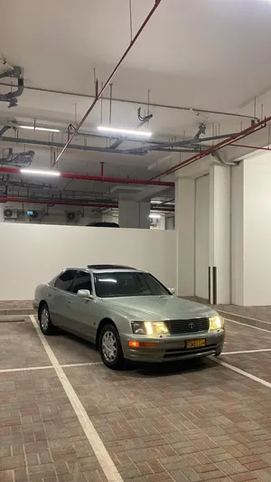 لكزس ال اس 400