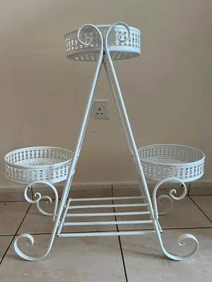 White Metal 3-Tier Plant Stand / Decorative Shelving
