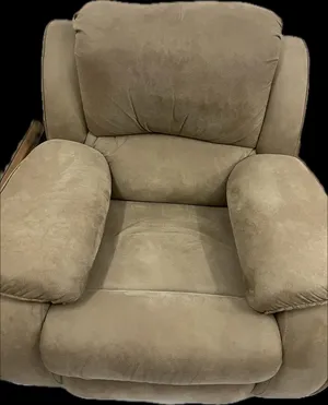 Recliner 120 angle Negotiable Immediate Sale كرسي استرخاء فاخر بزاوية 120 سعر قابل للتفاوض