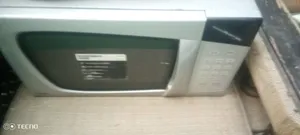 مكنسه كهرباء ميكرويف للبيع مع مروحه بس مو شغف عليه في المروحه المكنسه والميكرويف شغالات تواصل الوتسا