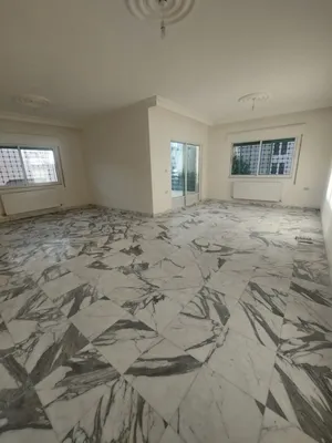 شقة مميزة للبيع خلدا قرب السيفوي و مستشفى السعودي 185م