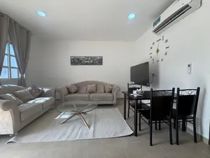 غرفه نوم وصاله  مدخل خاص  مقابل مول اللولو مباشره مدينه الرياض مفروشه بالكامل اتنين حمام ومطبخ منفصل