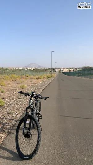 للبيع سيكل جبلي (Mountain Bike) دراجة مصممة للطرق الوعرة ونظيف جدا
