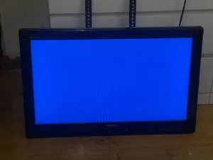 تلفزيون توشيبا للبيع مع حامل 32 بوصه  32 inch Toshiba Tv with a holder