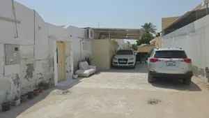 للبيع بيت عربي