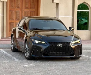 لكزس is300  موديل 2021 عليها كت F-SPORT  دفع خلفي 4 سلندر 2.0 فل اوبشن