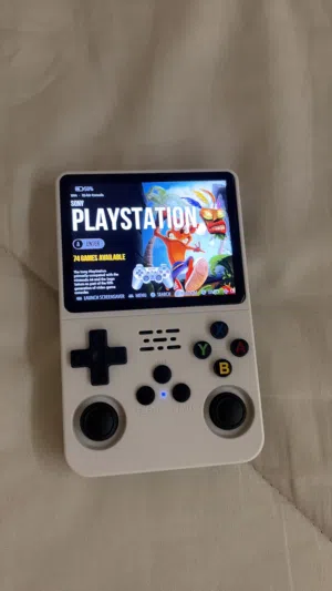 R36S   العشرين الف لعبه مع شنطه وحمايه للشاشه يشغل فوق    R36S with case and screen protect