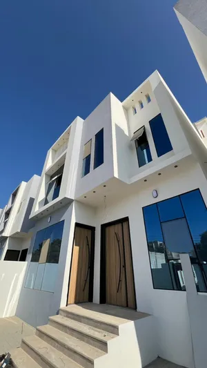 فلل للبيع في الغيل قريب جمعية المرأة