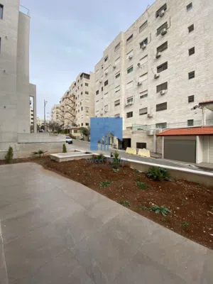 شقة أرضية فاخرة للبيع في دير غبار - حي السهل  - قرب مدارس القمة 136م مع حديقة وترس 78م لم تسكن