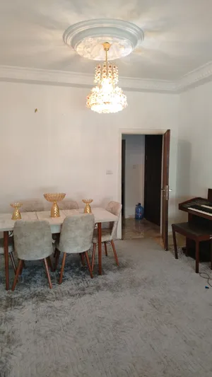 شقه طابق اول للبيع