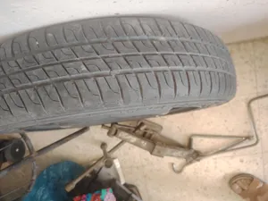 إطار سبير احتياطي وكريك