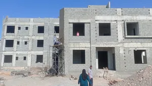 شقق بمساحة كبيرة والاقل سعرا والاكثر جوده بمساحة 140 متر مع وجود مصعد (لفت)