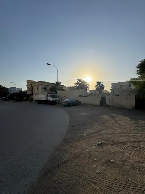 أرض سكنية للبيع مميزة بتصريح شقق في الغبرة الشمالية (المساحة: 1198م)