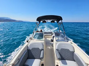 مركب Sea Ray 260 Sundeck 2007 – 350 HP V8 – بحالة ممتازة