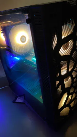 Pc gaming بيسي للبيع مع كراتينه كل القطع يديده