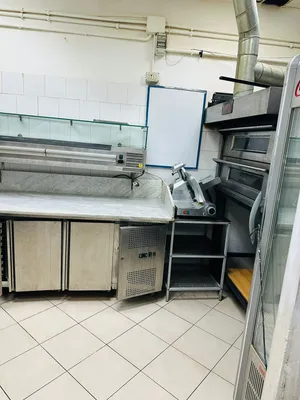 يوجد معدات معطعم بيتزا كامله