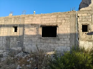بيت على قطعة أرض