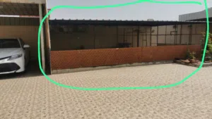 للبيع قفص كبير كبره حوالي ثلاث باركنات سياره