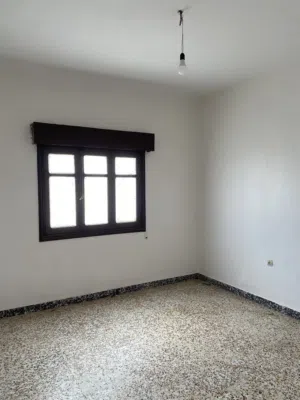 شقق للاجار وسط لبلاد وخارجها