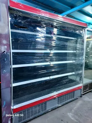 يوجد لدينا كل المقاسات الثلاجات و كل معدات المطابخ كل المعدات إيطالية