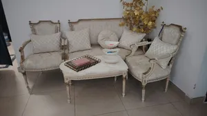 طقم كنب وطاولة تلفزيون