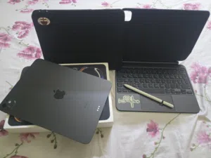 ipad pro m4  brand new  it comes with apple keyboard and pen original keyboard 1700 aed I buy