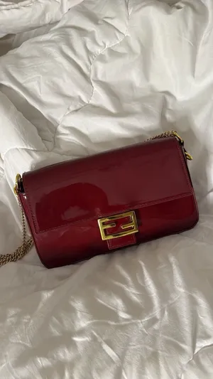 شنط يد مستخدمه ولاكن شبه جديده ونظيفه