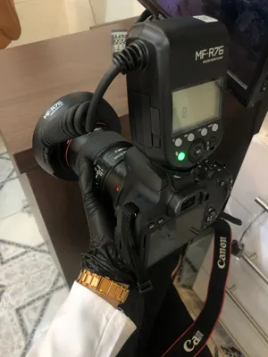 — مجموعة تصوير احترافية متكاملة Canon + Godox  حالة ممتازة جدًا جدًا