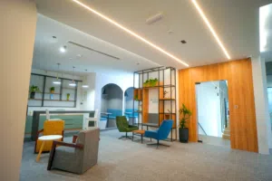 مكاتب مؤثثة للإيجار - مركز 8HOURS للأعمال - الخوض(شارع مزون) Offices for Rent