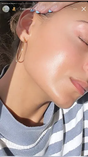 زيت نضاره البشرة بالكولاجين بالفيتامينات بشرة صحيه ولامعه كميه كبيره وتناسب جميع انواع البشرات