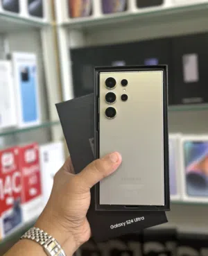 عرض خاص : Samsung S24 ultra 256gb هاتف بحالة الوكالة بدون اي شموخ او مشاكل و مع ملحقات و بأقل سعر