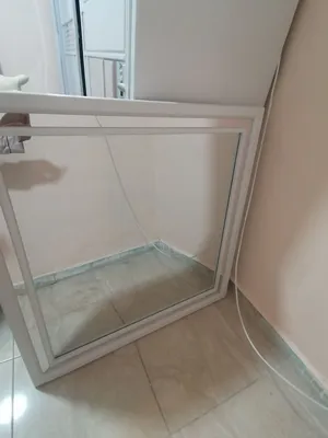 مرآة ديكور بتصميم نظيف وعصري (100×100 سم).. الخيار المثالي لتعكس جمال زوايا منزلكِ.