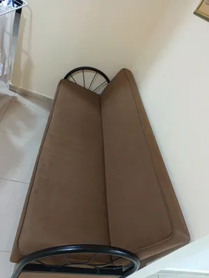 كنبه تتحول الى سرير ويتخزن فيها اغراض
