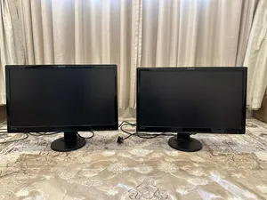 شاشات Planar نظيفة وبحالة ممتازة