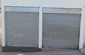 باب محل حديد للبيع بحاله ممتازة عرض 3 متر وارتفاع 3 متر .وواجهة سوكريت هديه