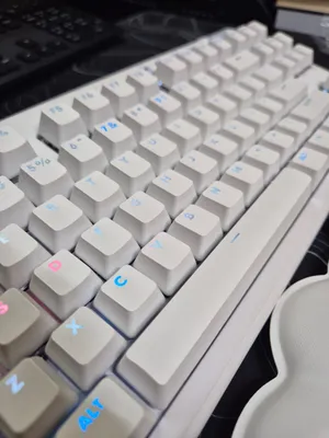 logitech g715 wirless keyboard brown switch logitech g pro superlight