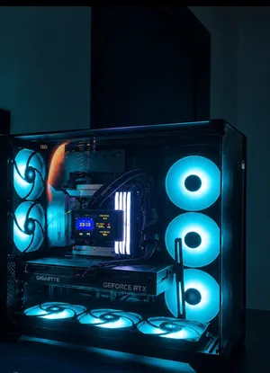 للبيع سيت أب قيمنق كامل RTX 5080 Ryzen 7 X3D OLED 240Hz استخدام شهر