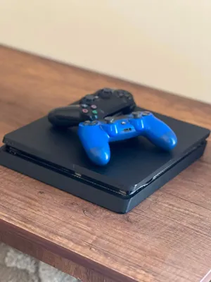 ps 4 slm للبيع  مستعمل استعمال نضيف