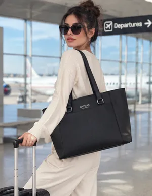 حقيبة كتف سوداء من جيس Guess