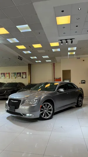 كرايزلر C300 2018 بحالة ممتازة العزاوي موتورز لتجارة السيارات 183
