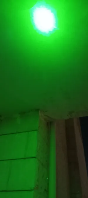 لوكس خط عابر للجبال   اخضر  كشافه و  مع راس الديكور  الف نفقطه  شحن كهربائي فوري يدوم ايام مع مفتاح