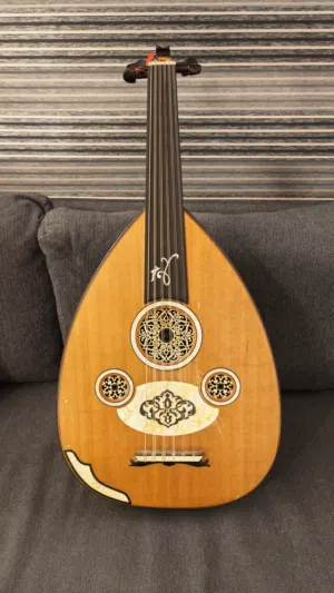 عود زرياب للبيع.