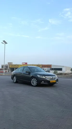 هوندا أكورد 2015 خليجي وكالة عمان EXL الفول شاشتين جلد داخلية بيج وكالة  فتحة سقف تكيف خلفي نظيفة