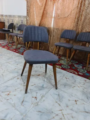 كراسي خشب يستعمل للعيادات او الكوفيات او في المطبخ الخ...