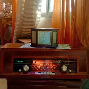 راديو قديم ألماني وضعه جيد +ساعه قديمه
