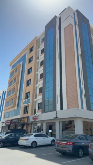 شقة للبيع في بوشر شارع المها التجاري من المالك مباشرة تملك للعماني والخليجي قريبة من جميع الخدمات
