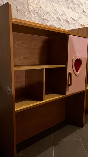 حاملات كتب عدد 2  الوضع ممتاز  العمر 10 سنين  نظيف وسليم