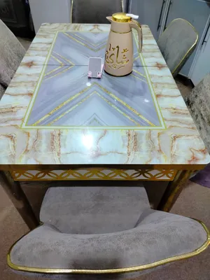 ميز طعام  كامل مع 6 كراسي للبيع