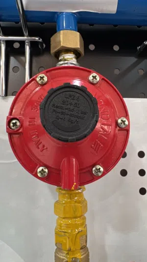 منظم غاز 4 كجم 0.5-1.1 بار مع شركة سياب للتجارة Gas Regulator 4kg 0.5-1.1 bar with SIYAB TRADING