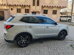Used MG MG RX5 in Dhofar